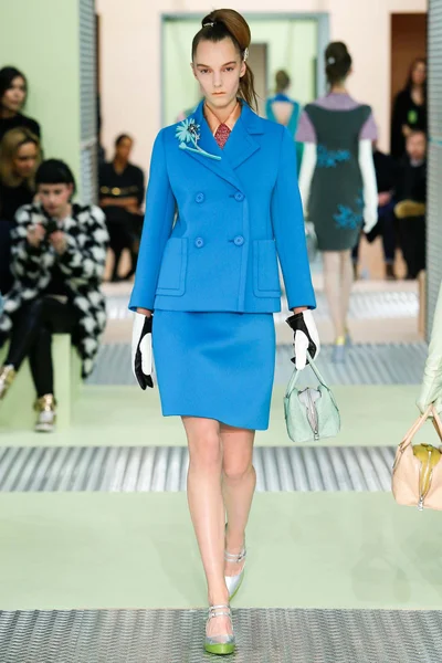 Look 15